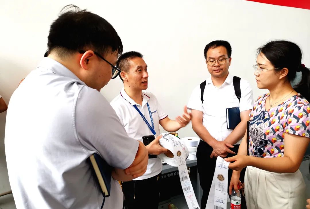 接待东莞松山湖科教局向导来我司工厂视察，，，，，指导事情！
